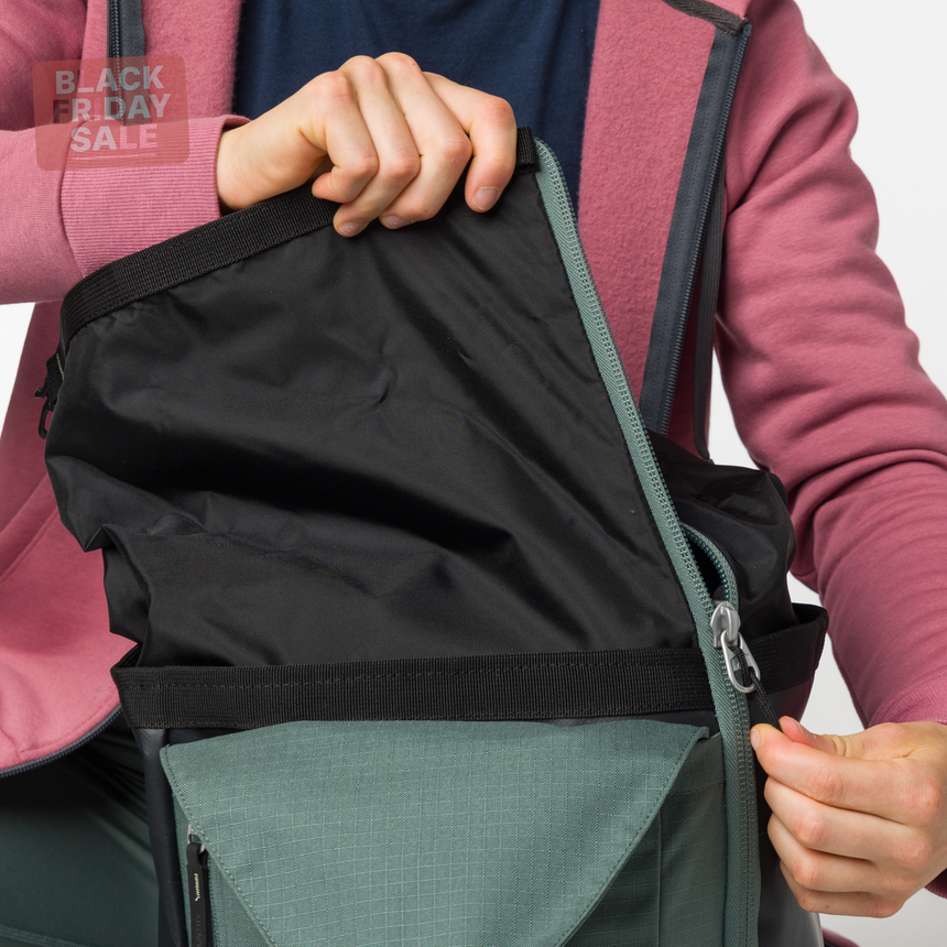 Wild Country Climbing Crag Hauler 25 Backpack Outdoor Action Black/Marsh - Roll top closure