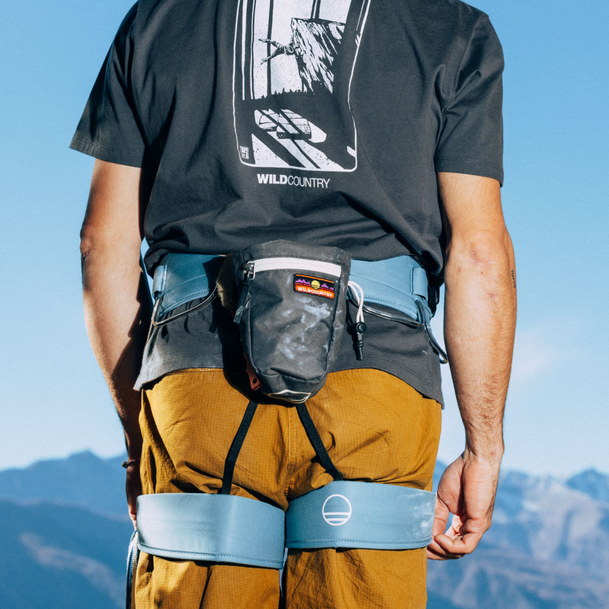 Wild Country Climbing Flow Chalk Bag Outdoor Action Onyx - Product In Use