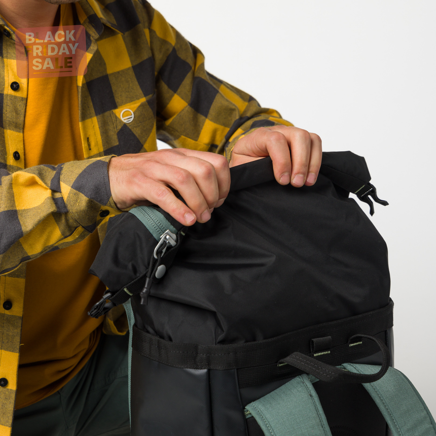 Wild Country Climbing Crag Hauler 25 Backpack Outdoor Action Black/Marsh - Roll top closure