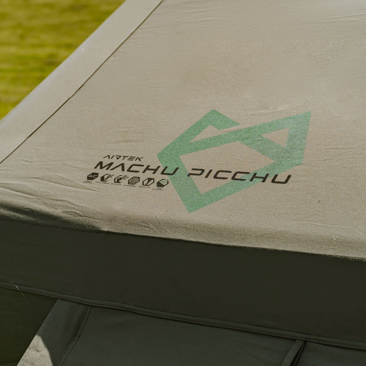 Holawild AirTek Machu Picchu XL in Khaki - Logo detail
