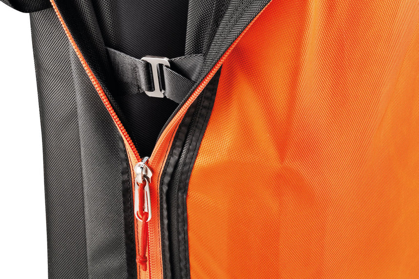 Petzl Cirro Crash Pad Orange - Folding and closing the crashpad