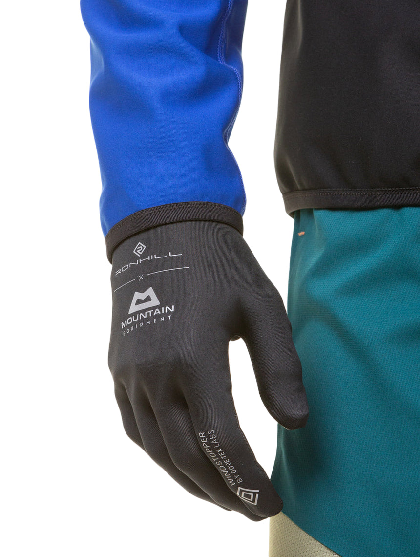 Ronhill GORE-TEX® Windstopper Glove in All Black - worn