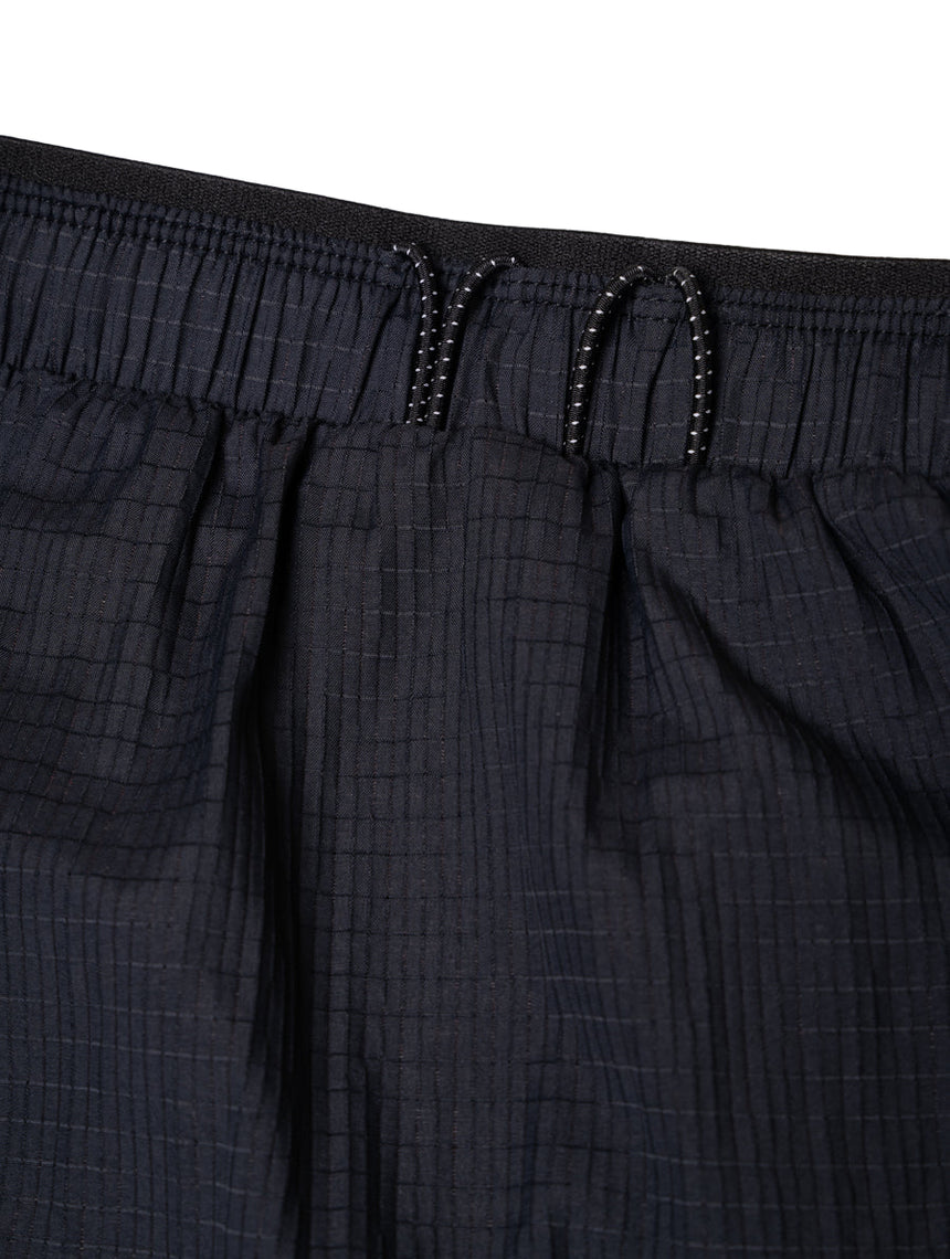 Ronhill Men's Tech Race 5" Short in All Black - drawcord detail