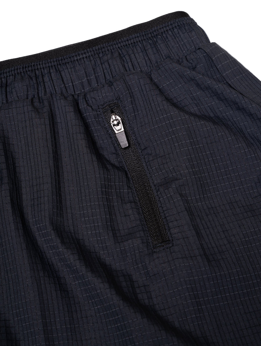 Ronhill Men's Tech Race 5" Short in All Black - secure pocket detail