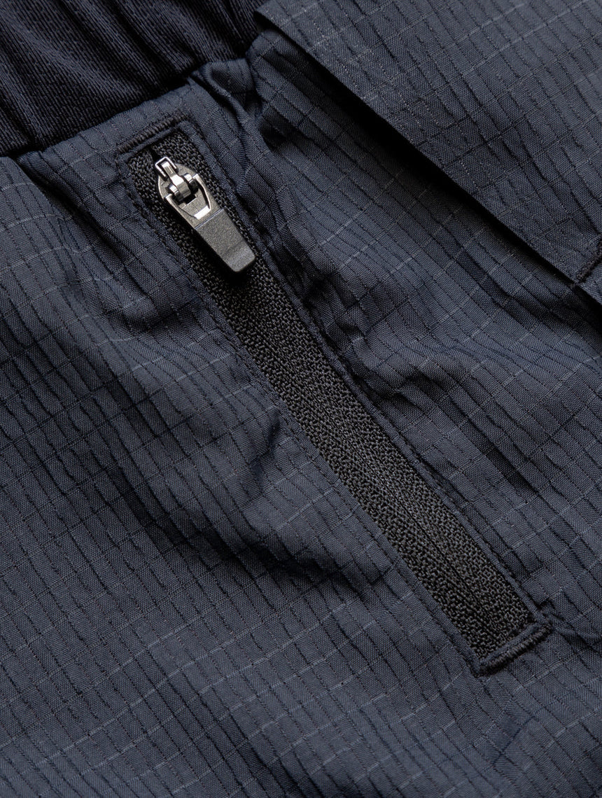 Ronhill Men's Tech Race Twin Short in All Black - secure pocket detail