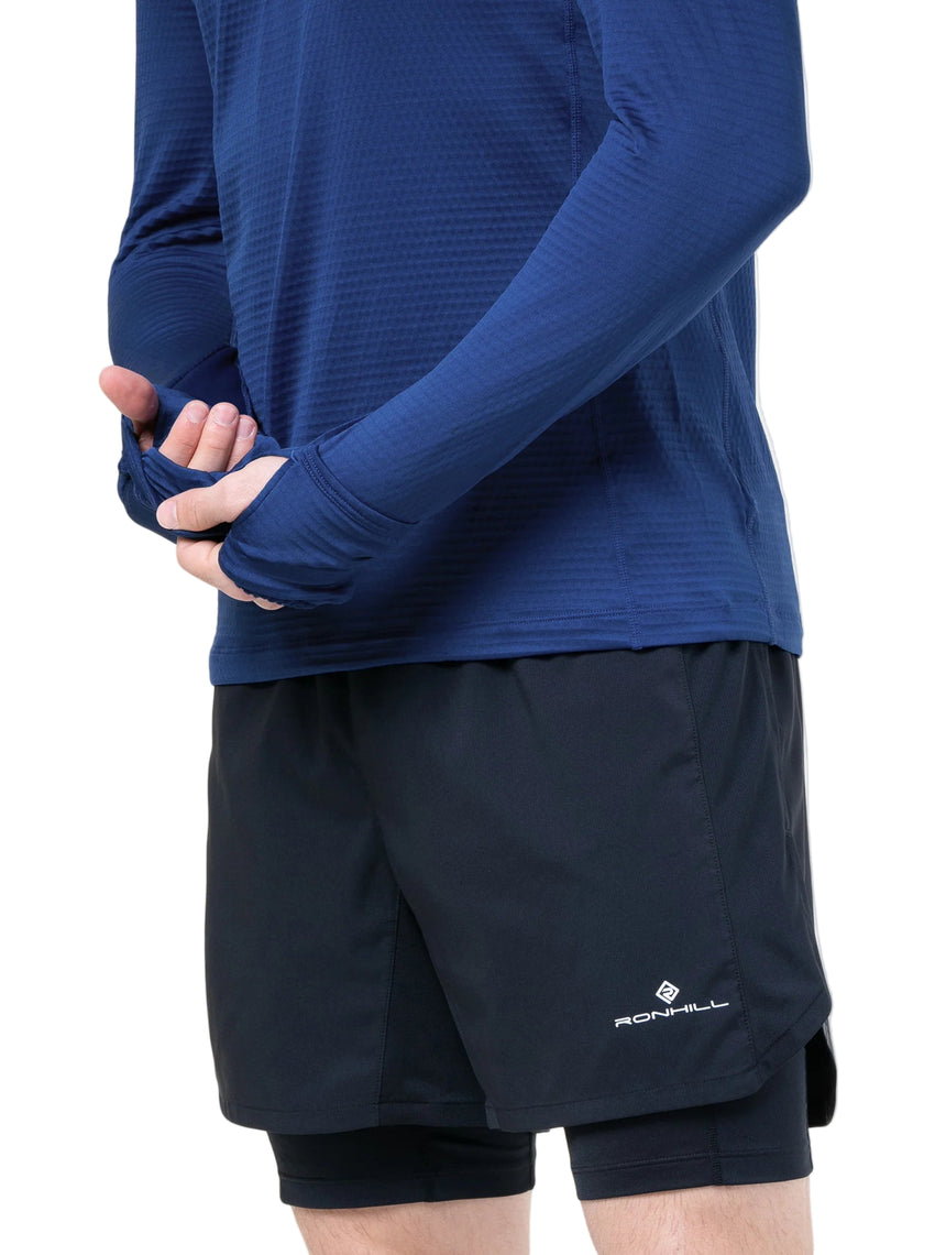 Ronhill Men's Tech Winter 1/2 Zip in Ocean/Electric Blue - thumb loop detail
