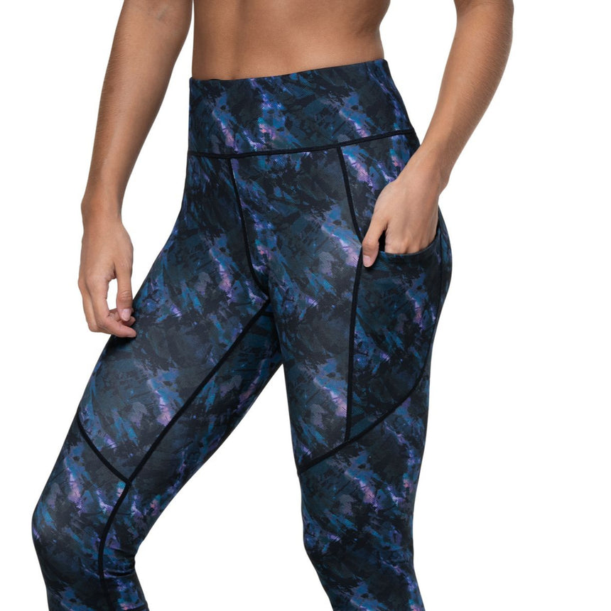 Ronhill Women's Tech Tight in Cosmic - thigh pocket detail