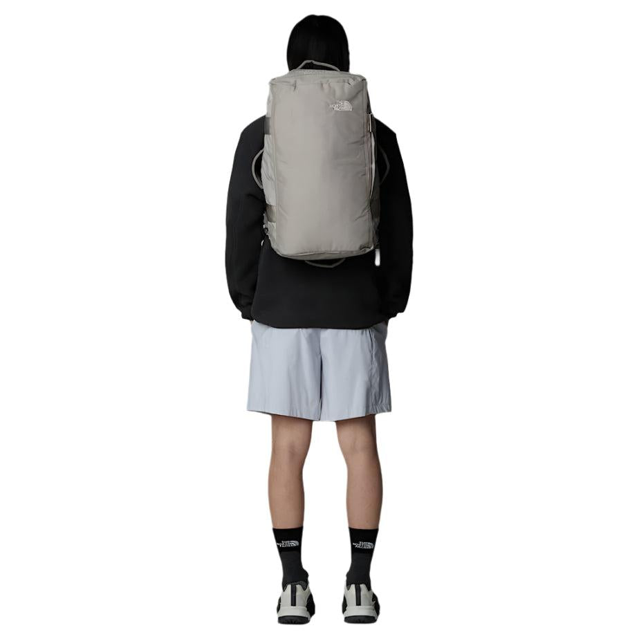 The North Face 32L Voyager Duffel Soapstone/Stone Slab - detail of recycled polyester tarpaulin fabric and ballistic nylon boot