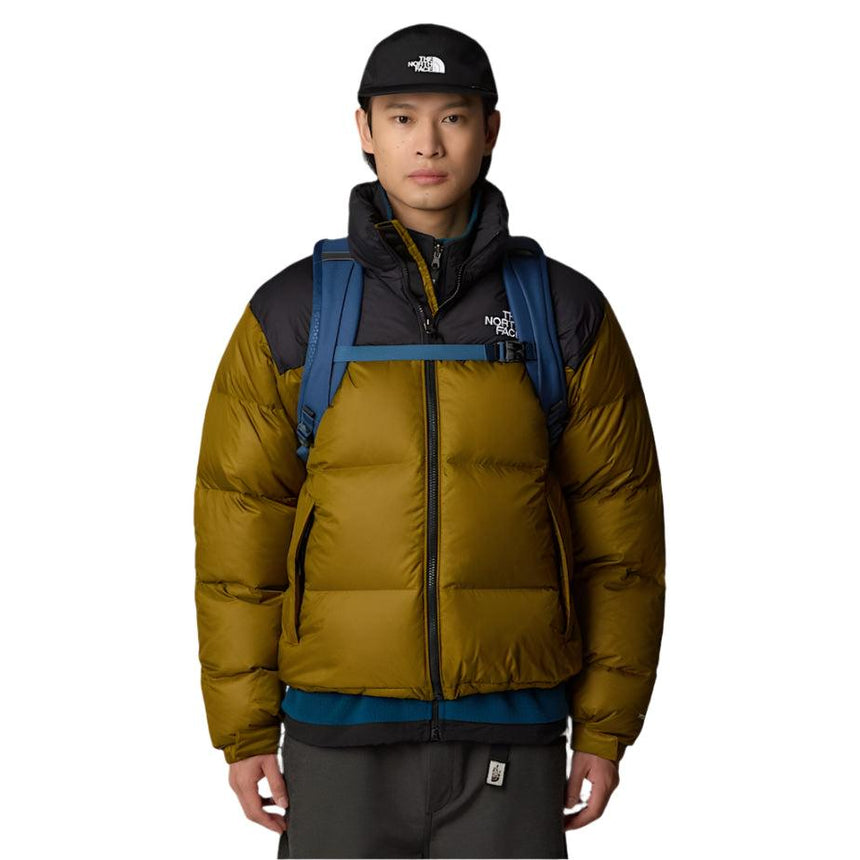 The North Face Vault Backpack Shady Blue/White - sternum strap and injection-moulded shoulder strap close-up