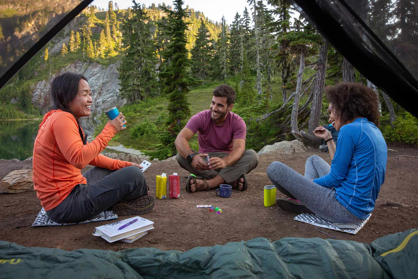 Thermarest Z Seat Outdoor Action Limon / Silver- In use