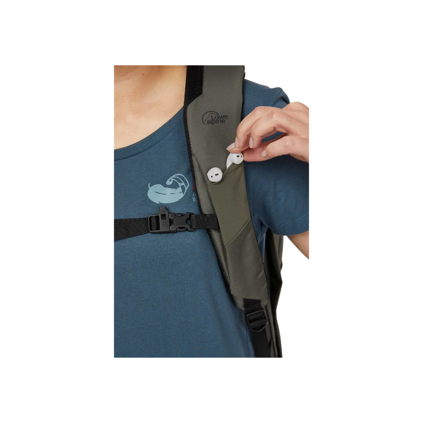 Lowe AlpineLowe Alpine Phase 32 BackpackOutdoor Action