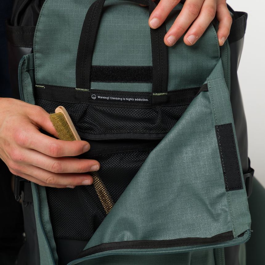 Wild Country Climbing Crag Hauler 25 Backpack Black/Marsh - 15” Laptop compartment