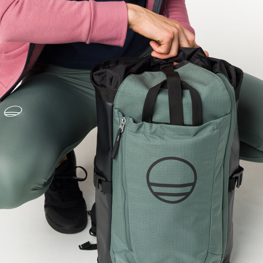 Wild Country Climbing Crag Hauler 25 Backpack Outdoor Action Black/Marsh - model clipping buckle together on the top