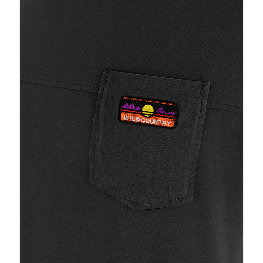 Wild Country Climbing Spotter T-Shirt Man Outdoor Action Onyx - Front chest pocket