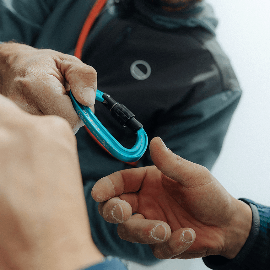 Wild Country Climbing Wildscrew Screwgate Carabiner Black/Turquoise - Model Holding Product