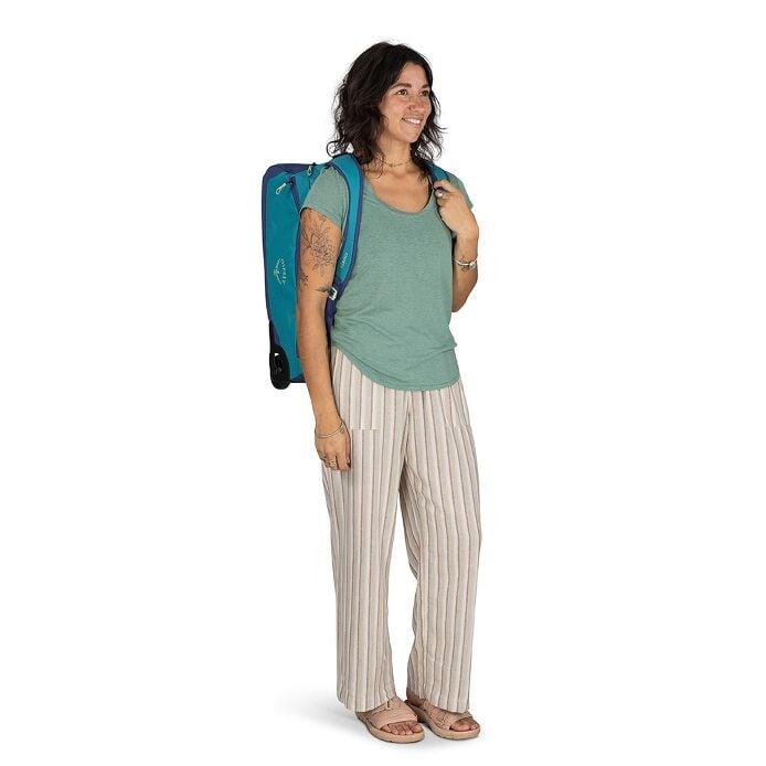 OspreyOsprey Daylite™ Carry-On Wheeled Duffle 40Outdoor Action