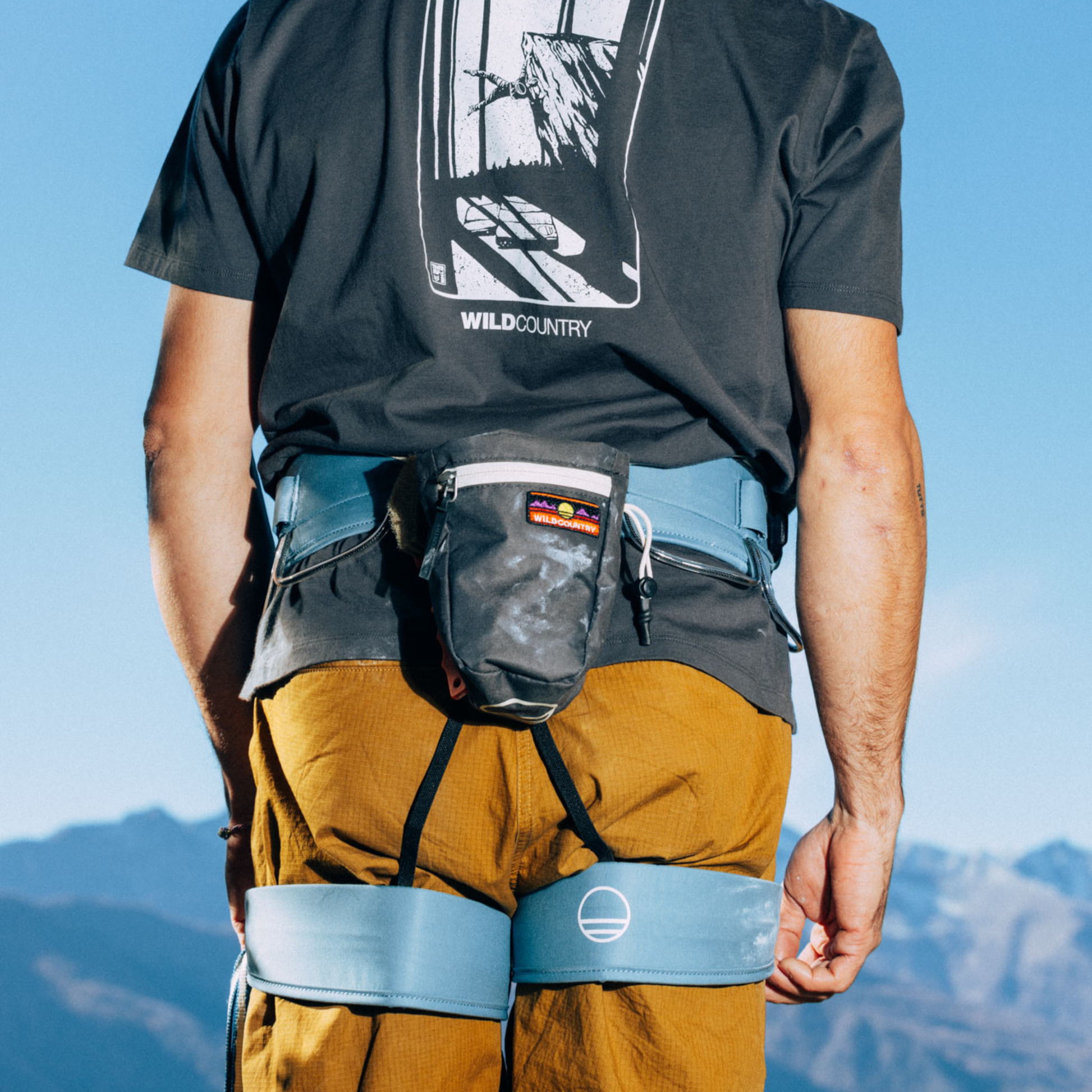 Wild Country Climbing Flow Chalk Bag Outdoor Action Onyx - Product In Use