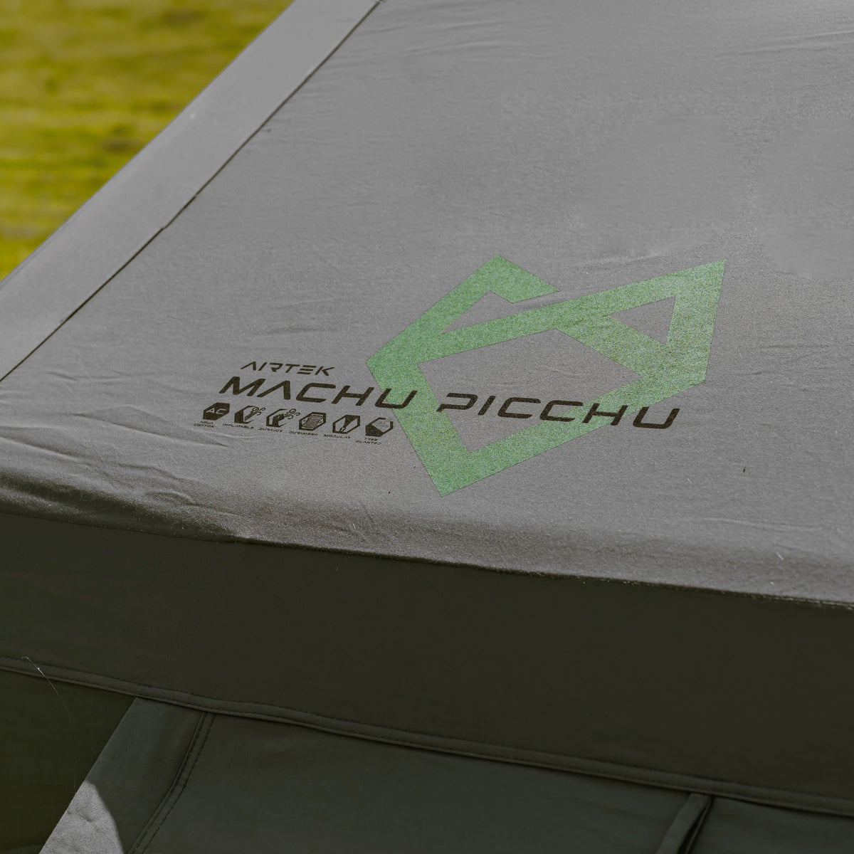 Holawild AirTek Machu Picchu XL in Grey - Logo detail