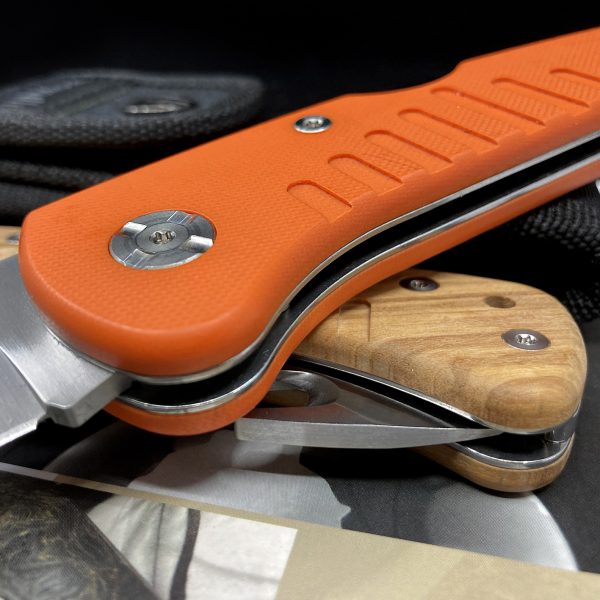 Close-up of Maserin 763 Skinner olive wood handle - natural grain pattern and traditional aesthetics