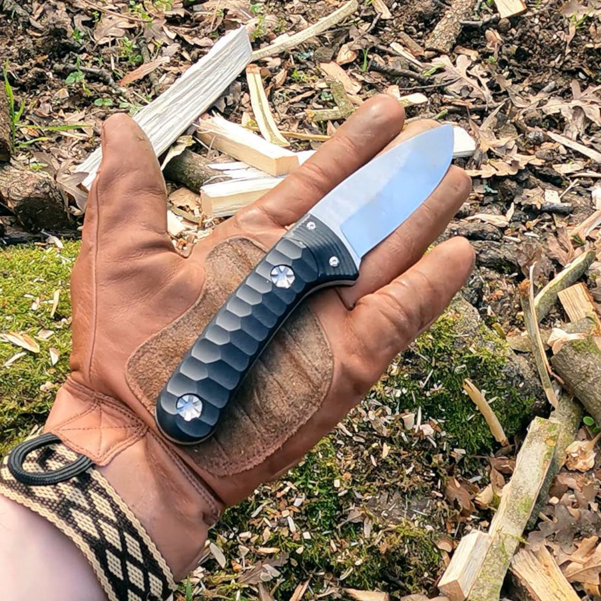 Maserin 975 SAX knife hidden storage compartments in handle - survival gear storage feature