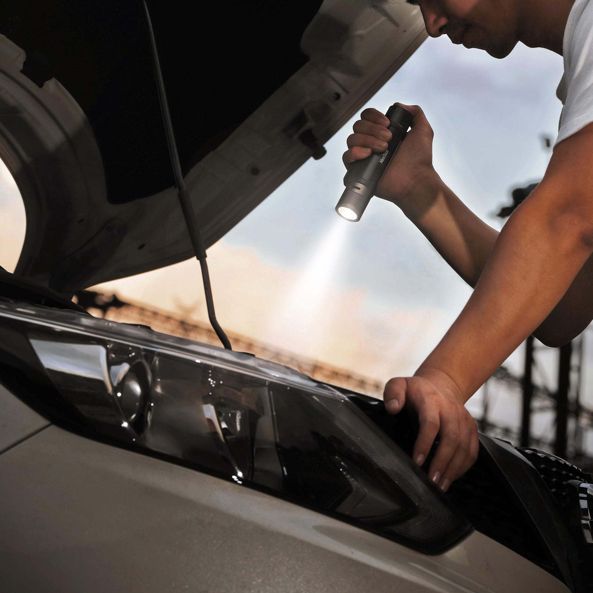 NexTool 1000 Lumen Work Light - Bright Illumination for Roadside Repairs and Night Tasks