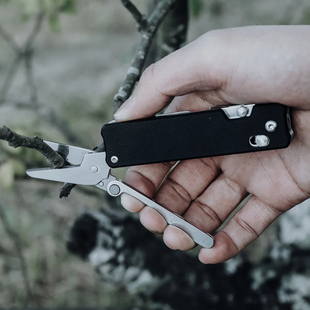 Nextool Knight K30 in Use - Perfect for Modern Daily Carry, City Life and Outdoor Adventures
