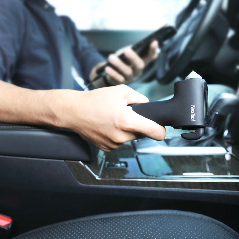 Nextool Rescue Hammer 2600mAh Power Bank - Backup Charging for Phones During Roadside Emergencies