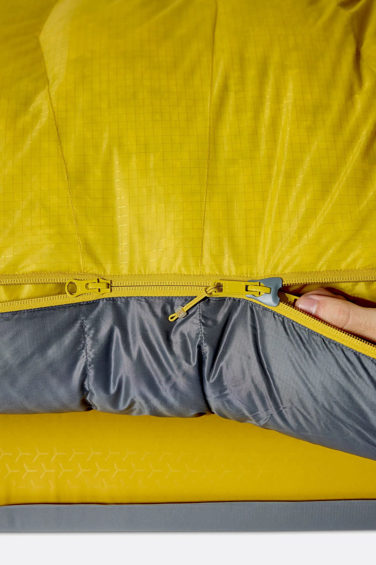 Rab Neutrino Down Sleeping Bag (0°C/32F) in Graphene/Dark Pollen - Model Zipping In