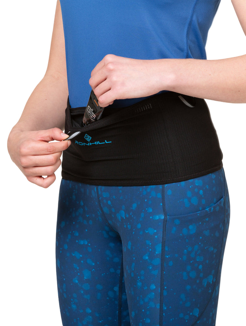 Ronhill 360 Waistband in All Black - stash pocket detail 2