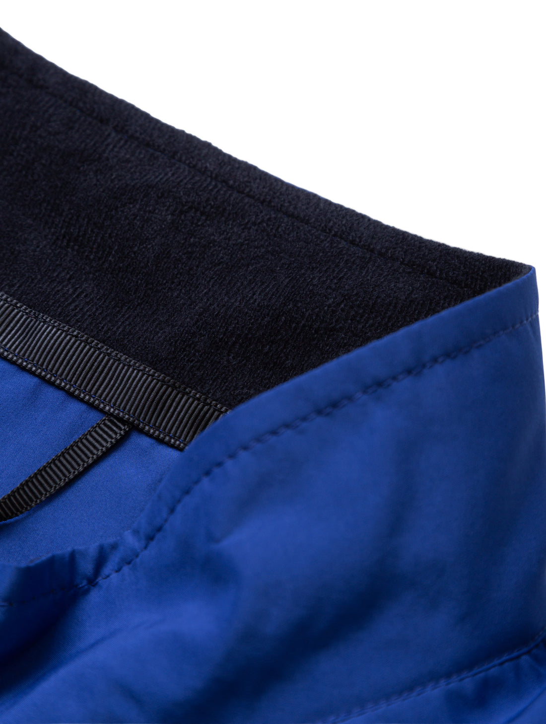 Ronhill Men's Core Jacket in Dark Cobalt/Bright White - collar detail
