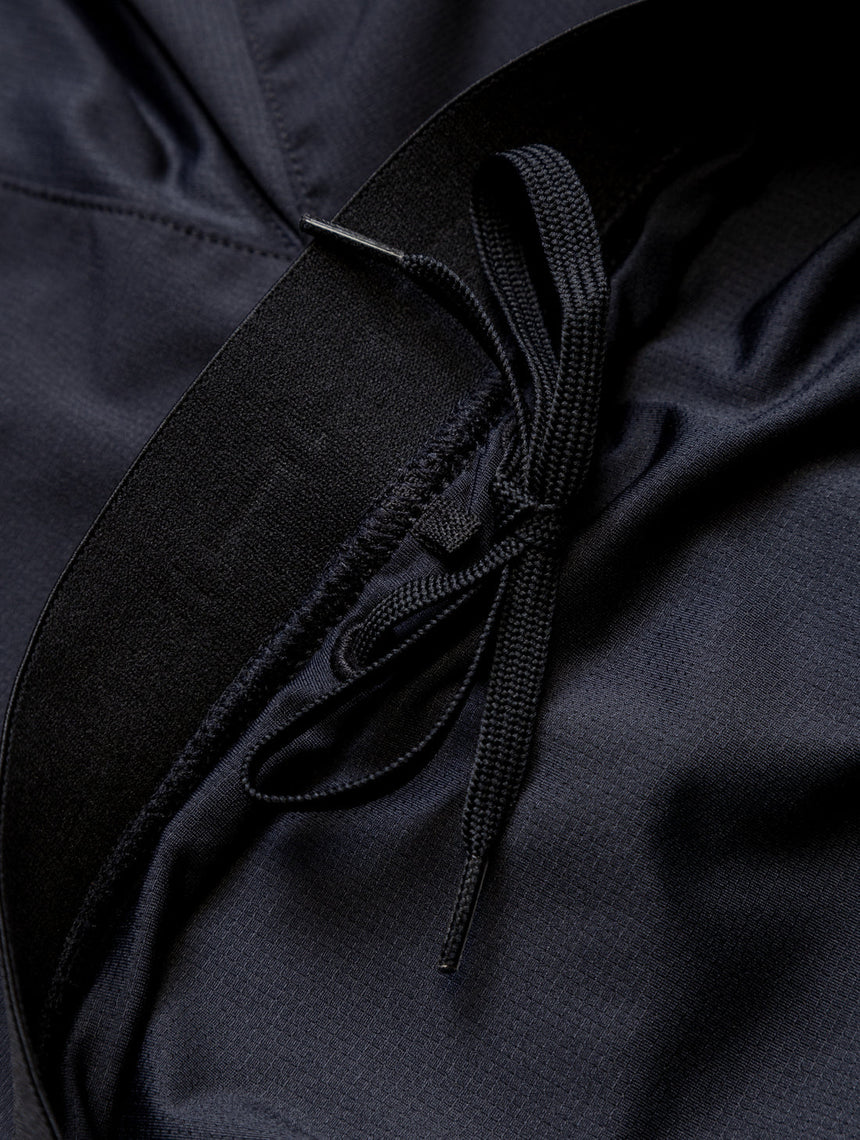 Ronhill Men's Tech 5" Short in All Black - drawcord detail