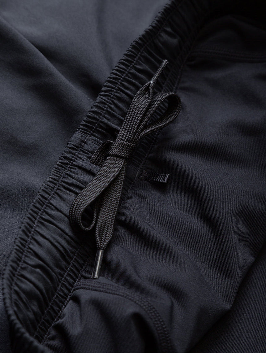 Ronhill Men's Tech 5" Twin Short in All Black - drawcord detail