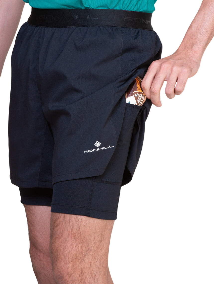 Ronhill Men's Tech 5" Twin Short in All Black - thigh stash pocket detail