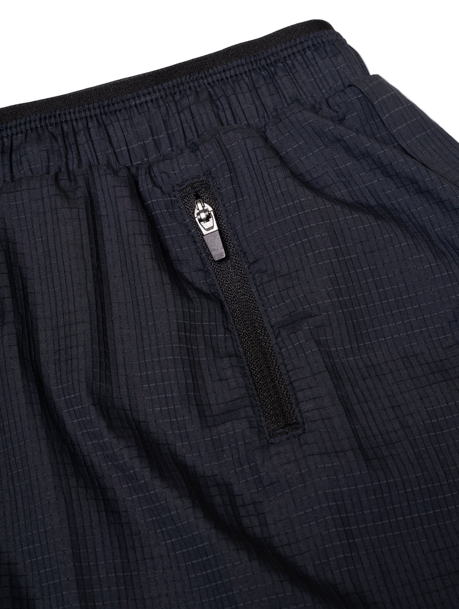 Ronhill Men's Tech Race 5" Short in All Black - secure pocket detail