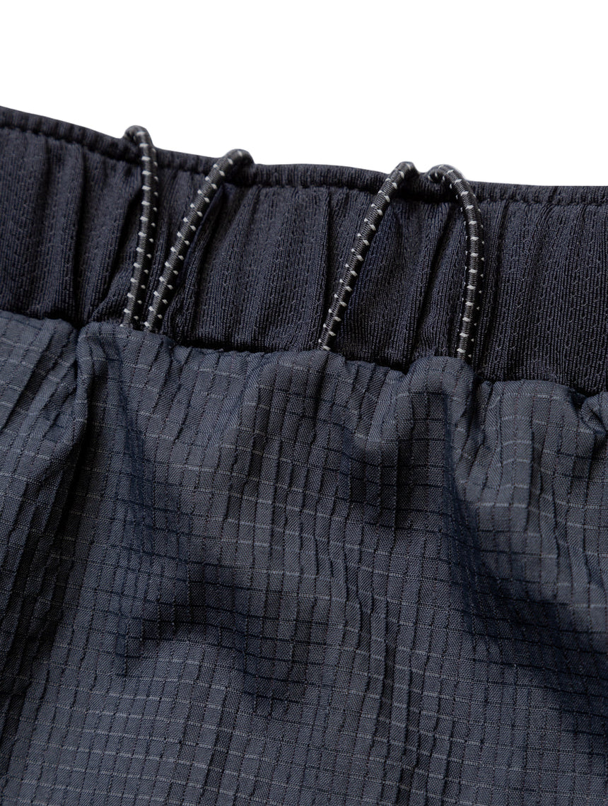 Ronhill Men's Tech Race Twin Short in All Black - drawcord detail