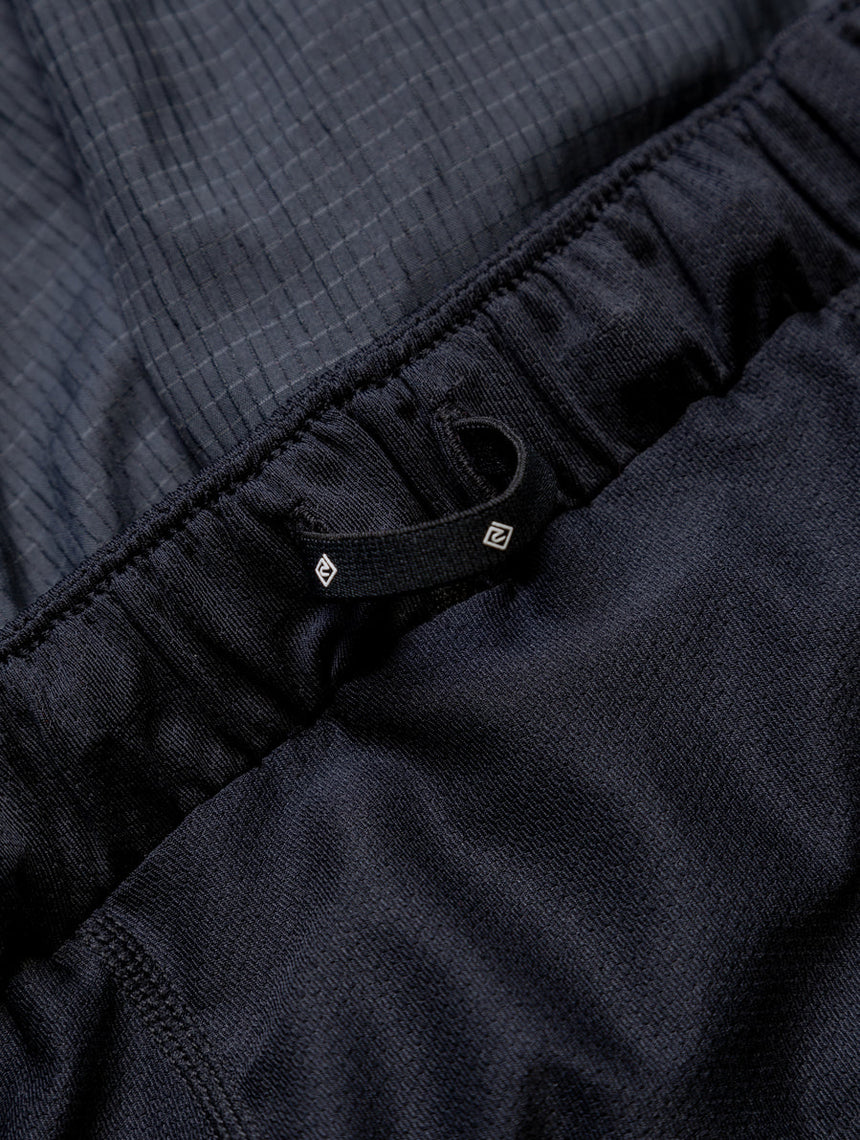 Ronhill Men's Tech Race Twin Short in All Black - elasticated storage loop detail