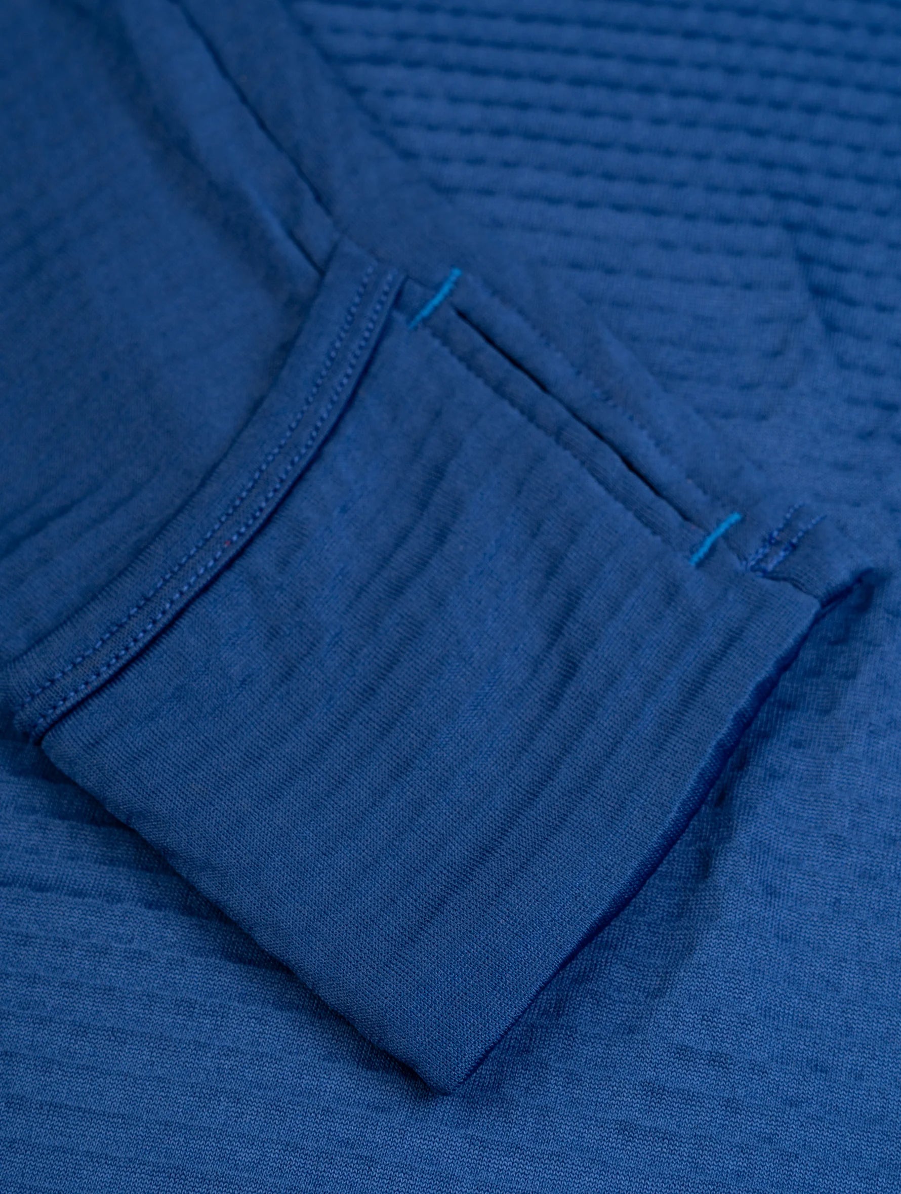 Ronhill Men's Tech Winter 1/2 Zip in Ocean/Electric Blue - thumb loop detail, 2