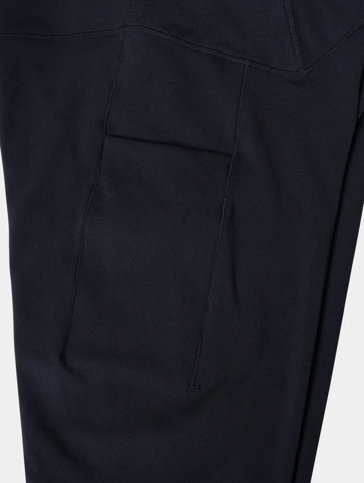 Ronhill Women's Tech Paragon Tight All Black - thigh tuck pocket detail, 2