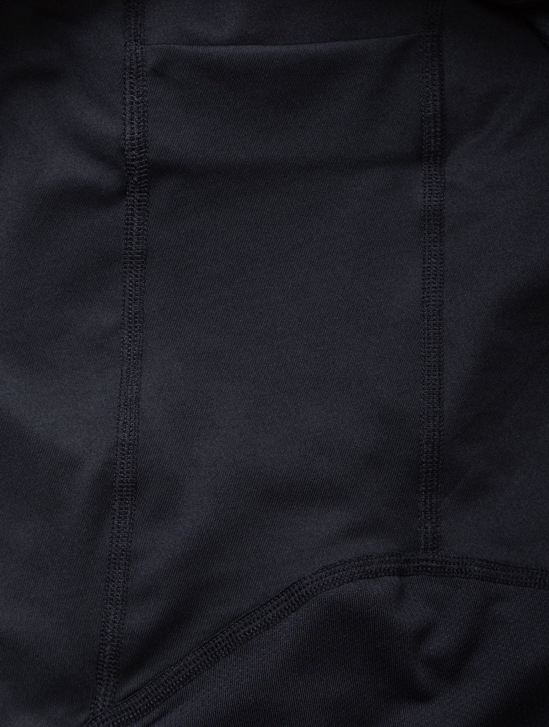 Ronhill Women's Tech Race Twin Short in All Black - thigh tuck pocket detail
