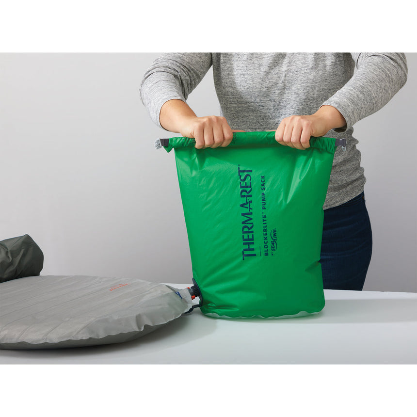 Thermarest BlockerLite Pump Sack Outdoor Action- Roll-top closure