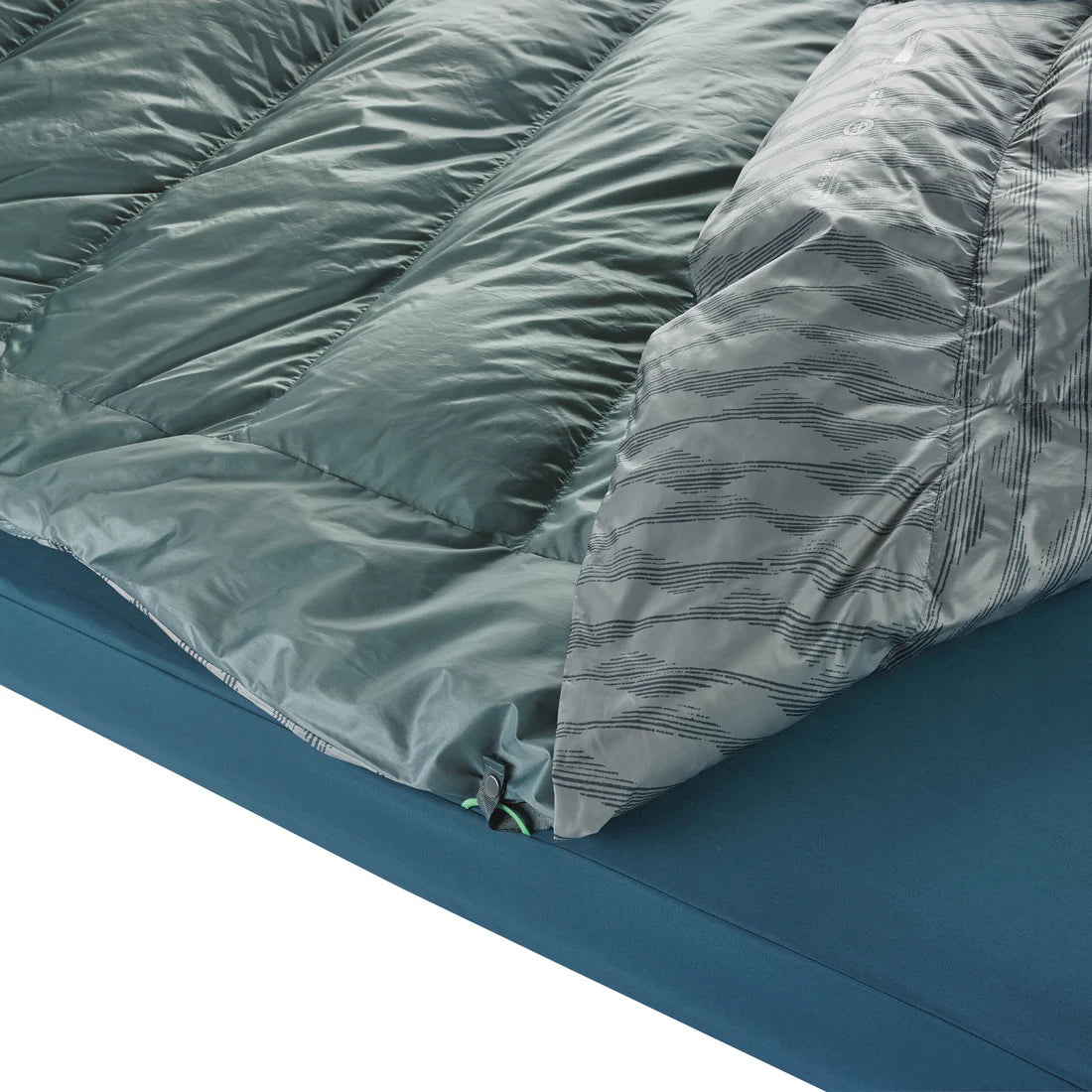 Thermarest Synergy Luxe Coupler Sheet Outdoor Action - Quilt Loop
