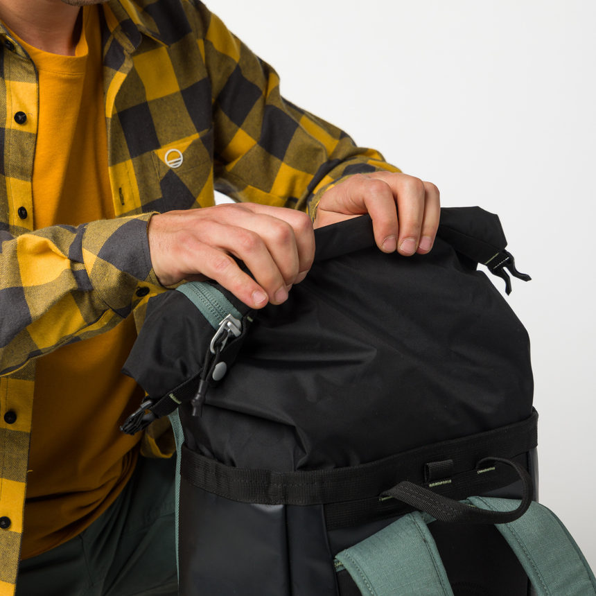 Wild Country Climbing Crag Hauler 25 Backpack Outdoor Action Black/Marsh - Roll top closure