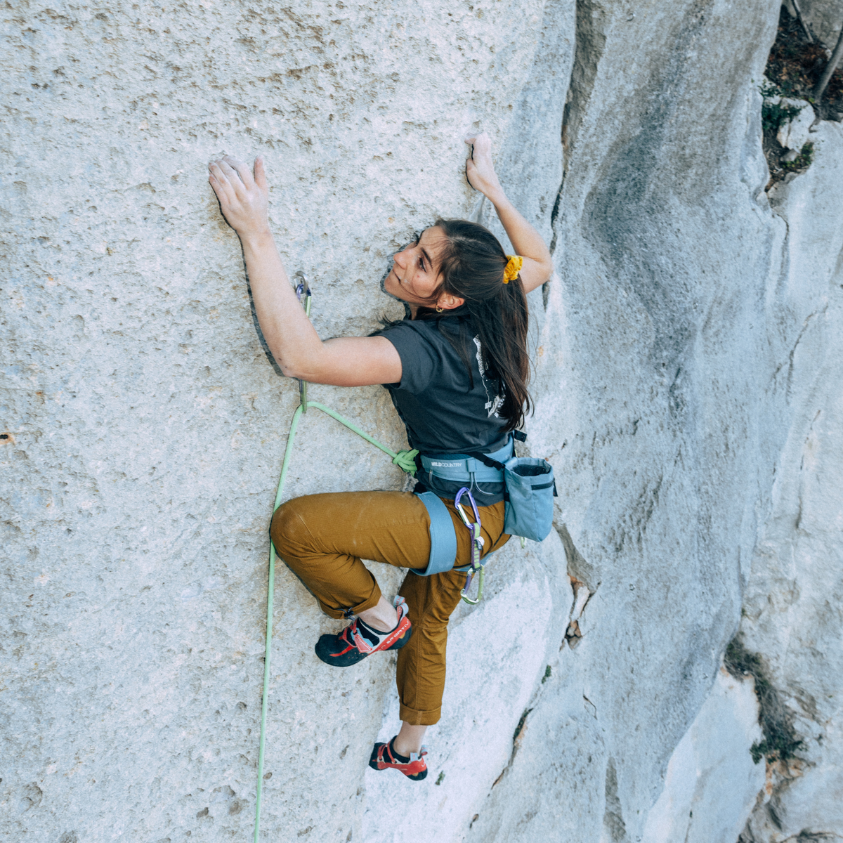 Wild Country Climbing Flow 2.0 Women's Harness Deepwater/Petrol - Model Rock Climbing