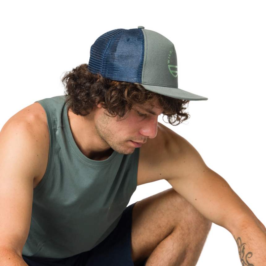 Wild Country Climbing Flow Cap Outdoor Action Marsh/3850 - Trucker style cap with flat brim close up side