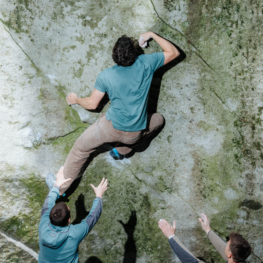Wild Country Climbing Spotter T-Shirt Man Outdoor Action Marsh - Product In Use models climbing rock