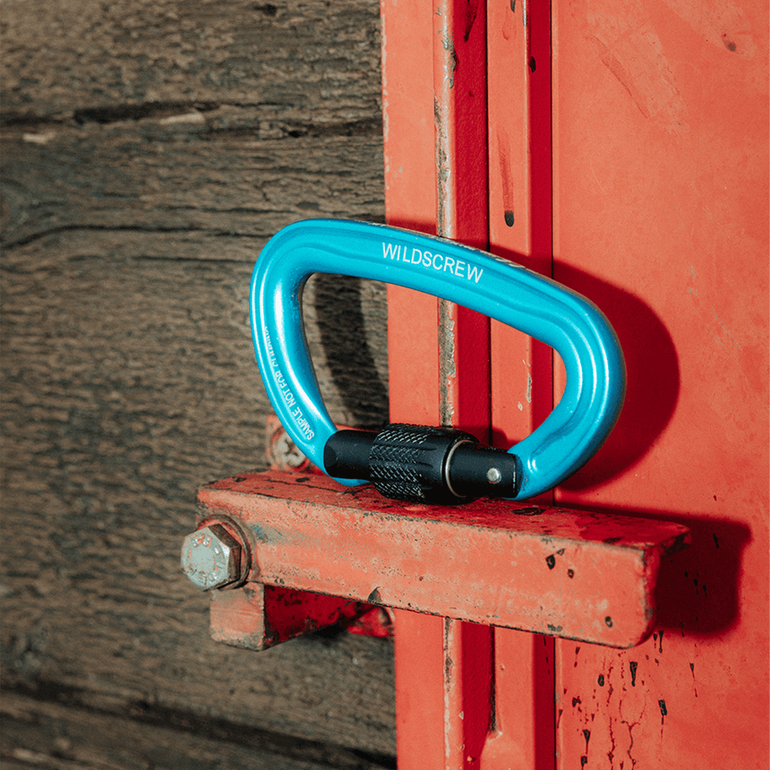 Wild Country Climbing Wildscrew Screwgate Carabiner Black/Turquoise - Product on Side