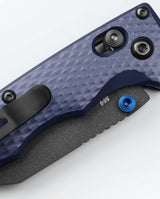 Benchmade Full Immunity Crater Blue handle detail
