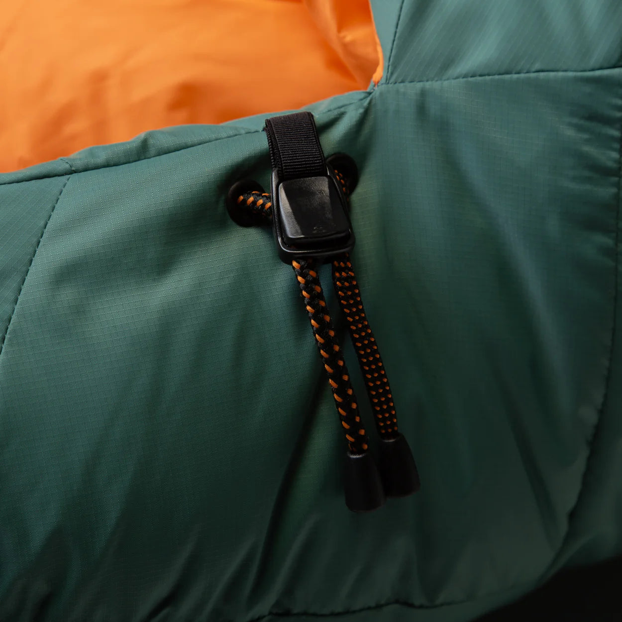 6-baffle anatomically shaped and offset foot box detail on Mountain Equipment Glacier 450 Women's Sleeping Bag in Sage
