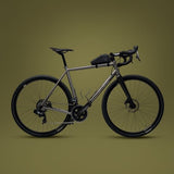 Osprey Escapist™ Top Tube Bag Outdoor Action Black - Complete fit of the product