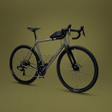Osprey Escapist™ Top Tube Bag Outdoor Action Black - Complete fit of the product